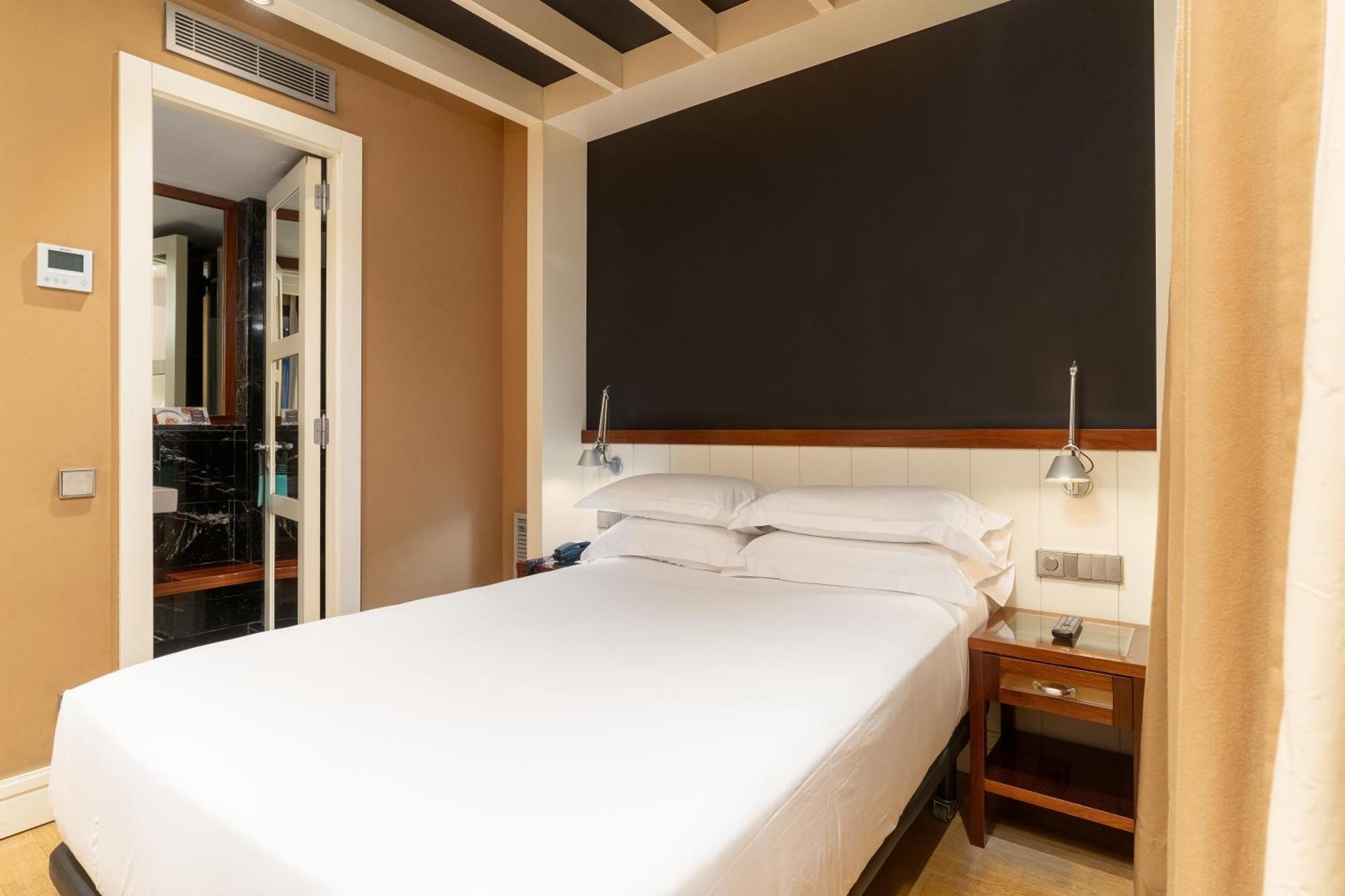 Interior Single Room without views