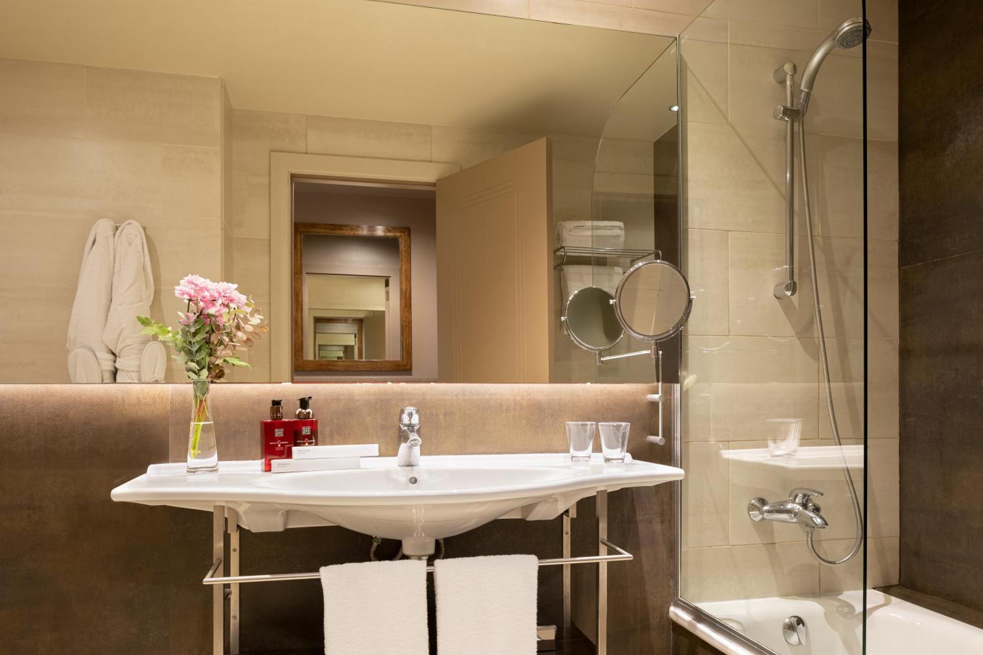 Deluxe Double Room Port View